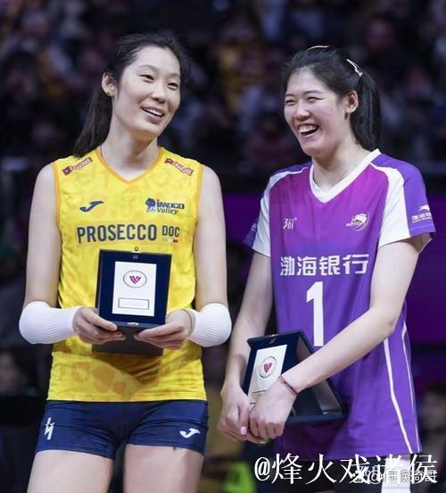 朱婷和庄宇珊互送圣诞礼物,中国女排2号球衣的传承真不是说说而已 朱婷和庄宇珊互送圣诞礼物,中国女排2号球衣的传承真不是说说而已