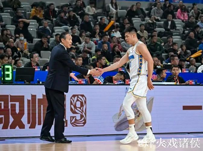 布朗33分广州力克深圳5连胜 同曦送江苏3连败