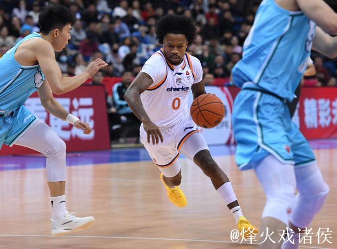 CBA一周综述:上海队跃居榜首 第一集团“三足鼎立” CBA一周综述:上海队跃居榜首 第一集团“三足鼎立”